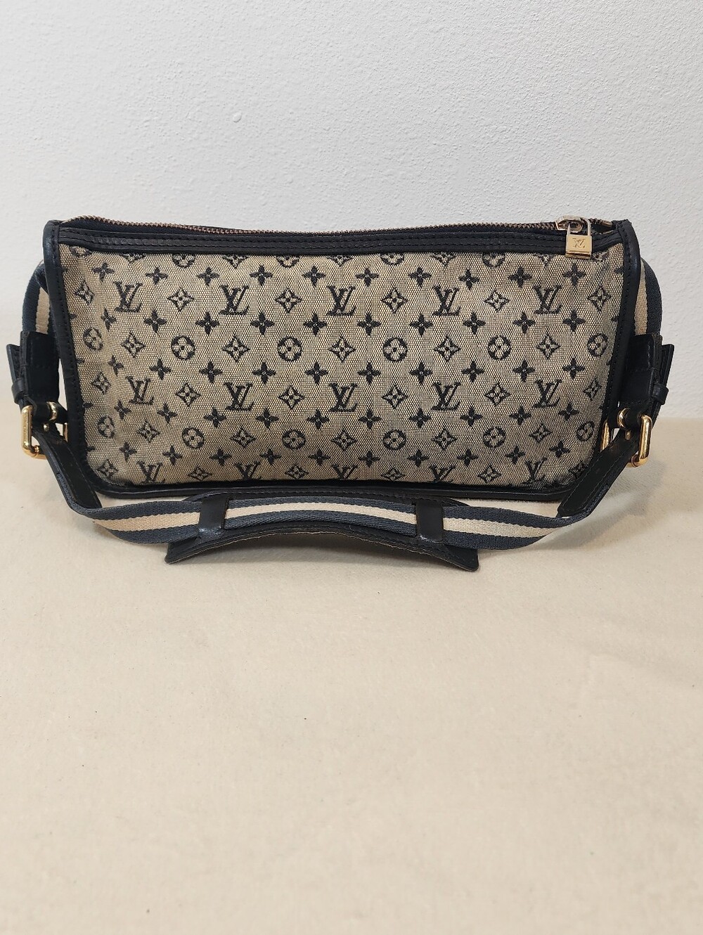 Louis Vuitton Kathleen Mini Lin Shoulder Pochette.